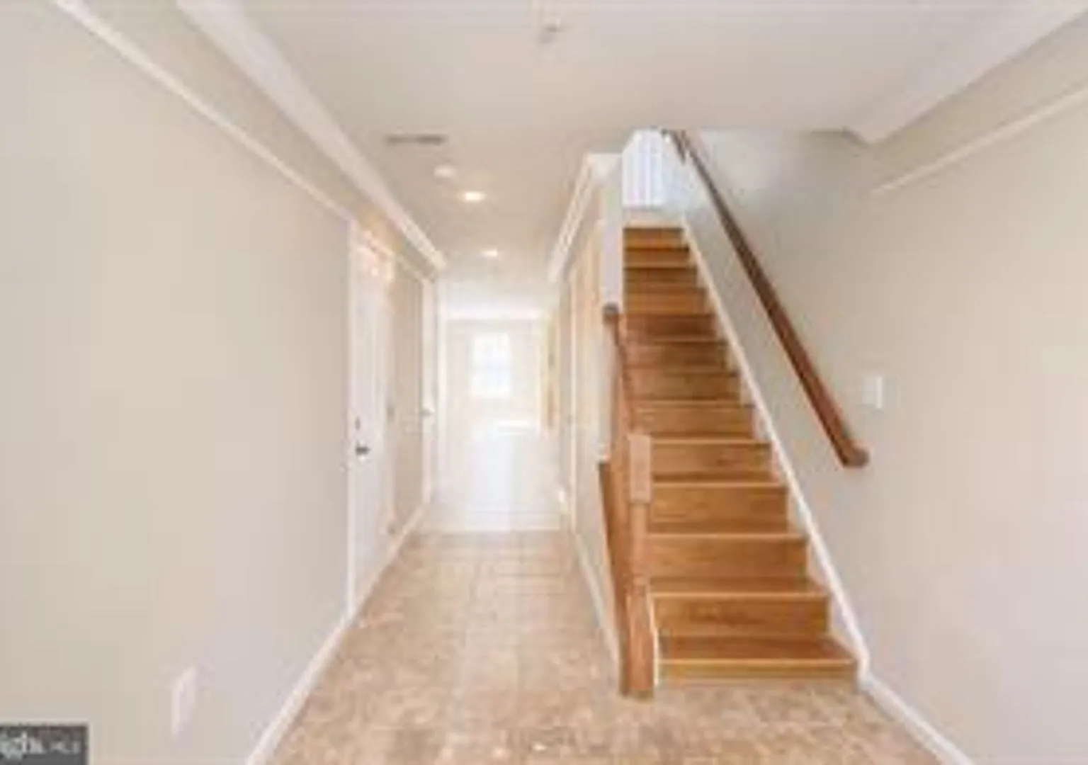 212 Cambridge plave — Photo 2