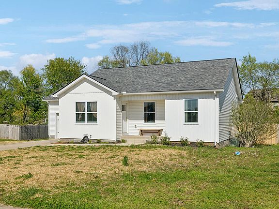 2nd image of 1031 Waterford Cir