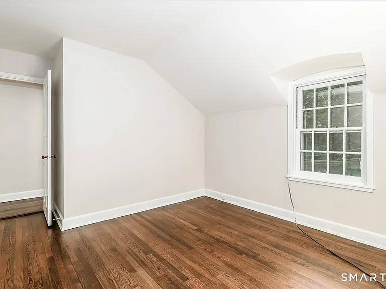 611 Westover Rd — Photo 18