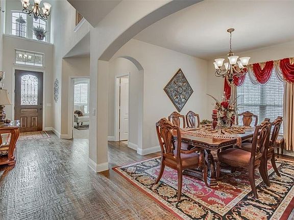 5th image of 3419 Hawthorn Ln