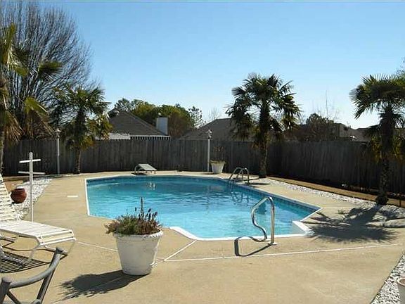 3rd image of 1701 Laurelwood Ln