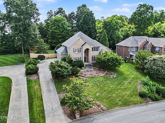 4th image of 607 Valley Hill Ln