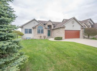 14 Willow Pointe Dr, Freeland, MI 48623