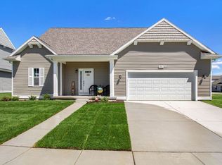 426 Dorchester Dr, Howell, MI 48855