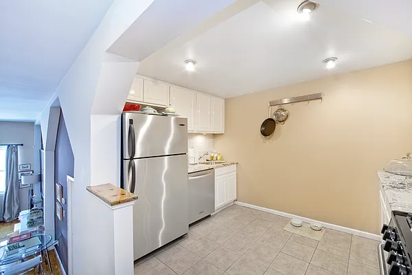 Rented by R New York | media 12