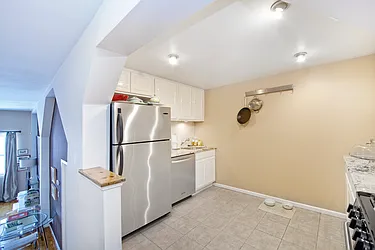 Rented by R New York