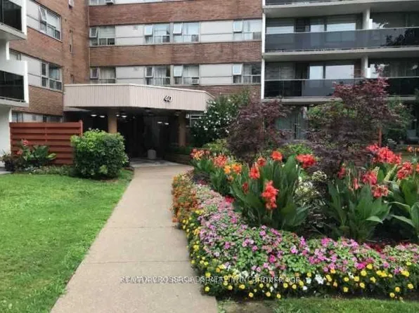 40 Sunrise Ave #203, Toronto, ON M4A 2R4