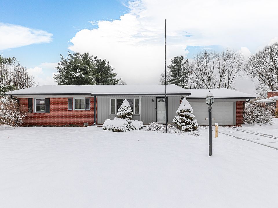 1st image of 4555 Blackstone Dr