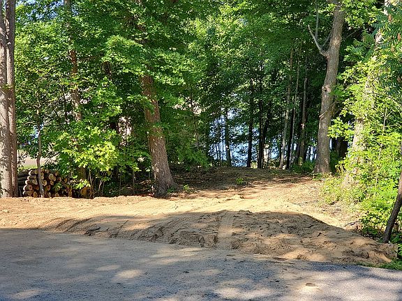 4th image of 46899 Earle Brown Dr