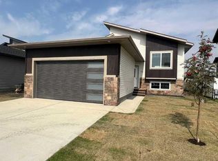 62 S Metcalf Way, Lacombe, AB T4L 0J9
