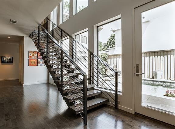 2nd image of 1415 Eastus Dr