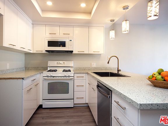 3rd image of 6820 Remmet Ave