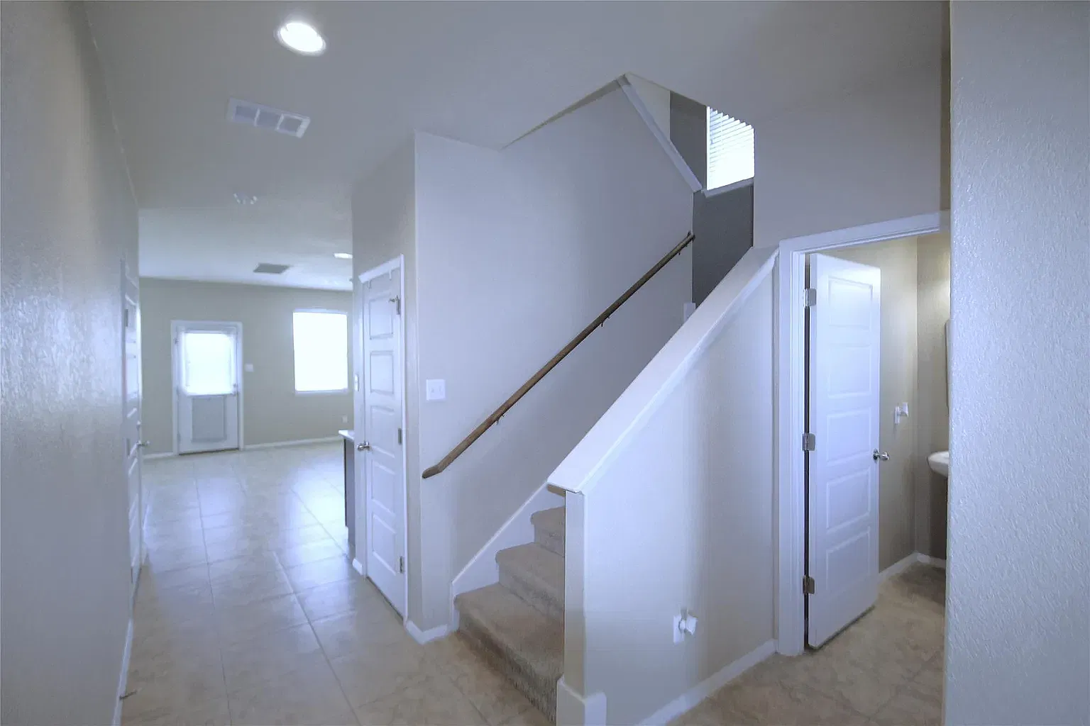3 bed, 1584 sqft, $1,995 — Photo 3