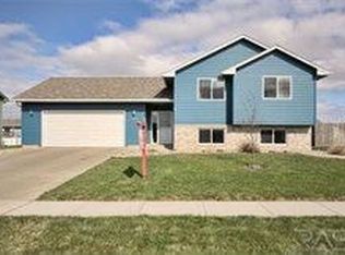 5804 S Aaron Ave, Sioux Falls, SD 57106