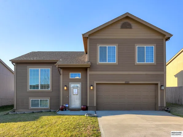 9129 Black St, Omaha, NE 68122