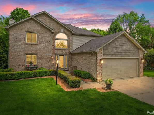 53360 Andrew Cir, New Baltimore, MI 48047