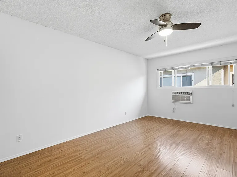 6640 Darby Ave — Photo 27