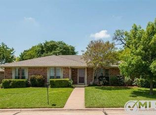3438 Country Clb, Grand Prairie, TX 75052