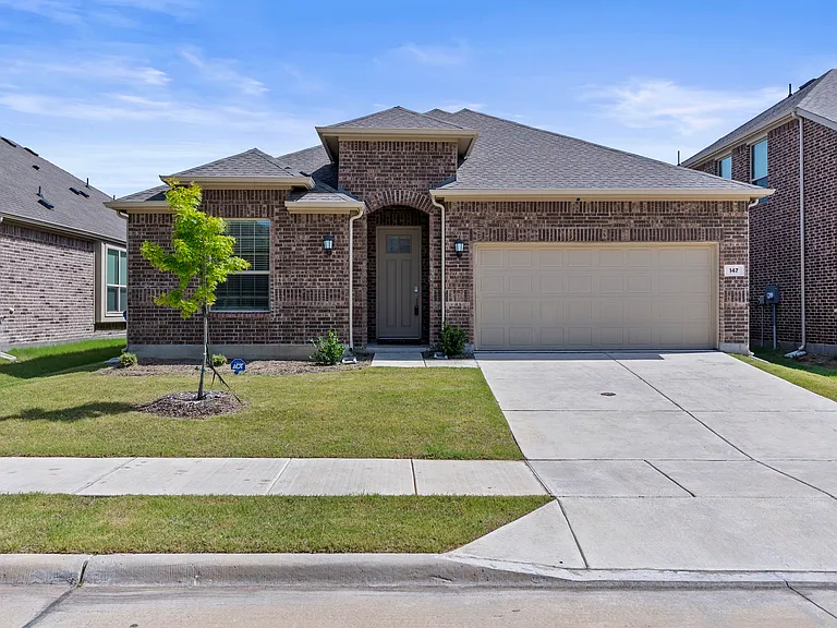 147 Starfall Dr — Photo 3