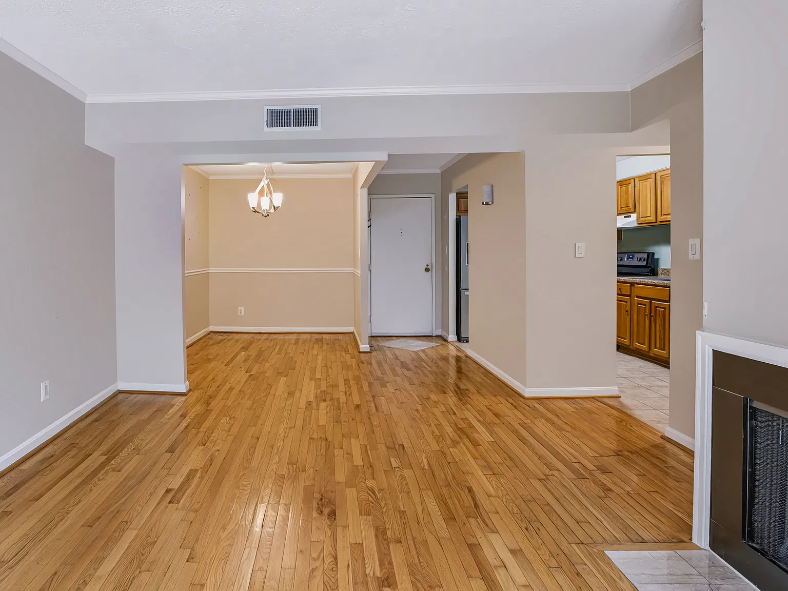 2 bed, 1026 sqft, $2,850 — Photo 2