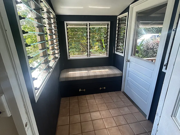 Foyer/front door
