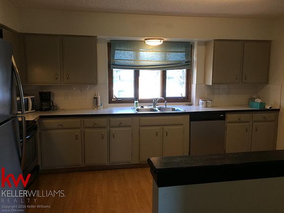 3rd image of 5541 S 32nd Cir