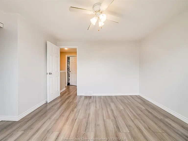 5486 Lassaline Ave — Photo 21