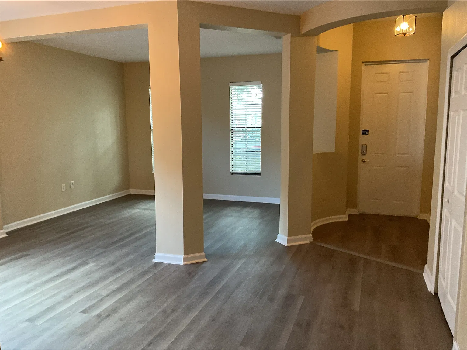 3 bed, 2.0 bath, 1960 sqft, $2,515 — Photo 3