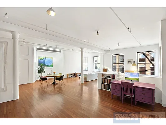 Sold by Aclawrence | media 21