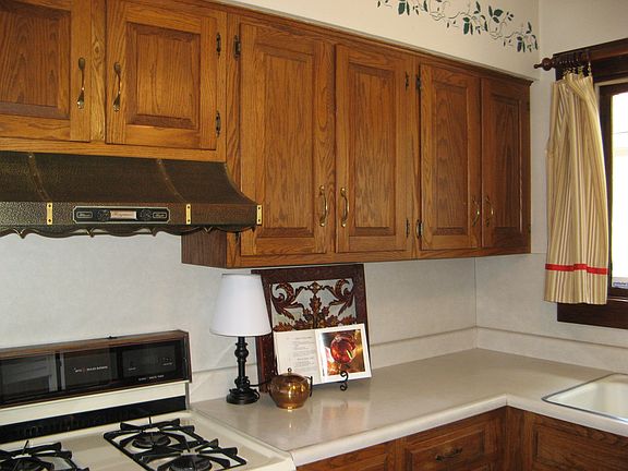4th image of 810 W Corrington Ave