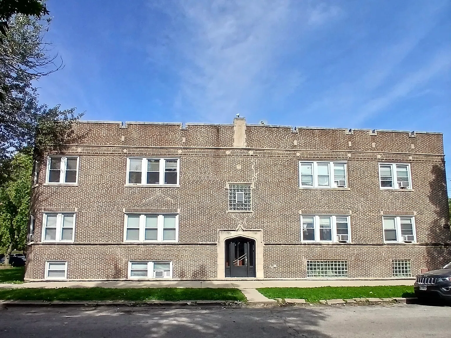 6452 W Dickens Ave - 2W — Photo 2