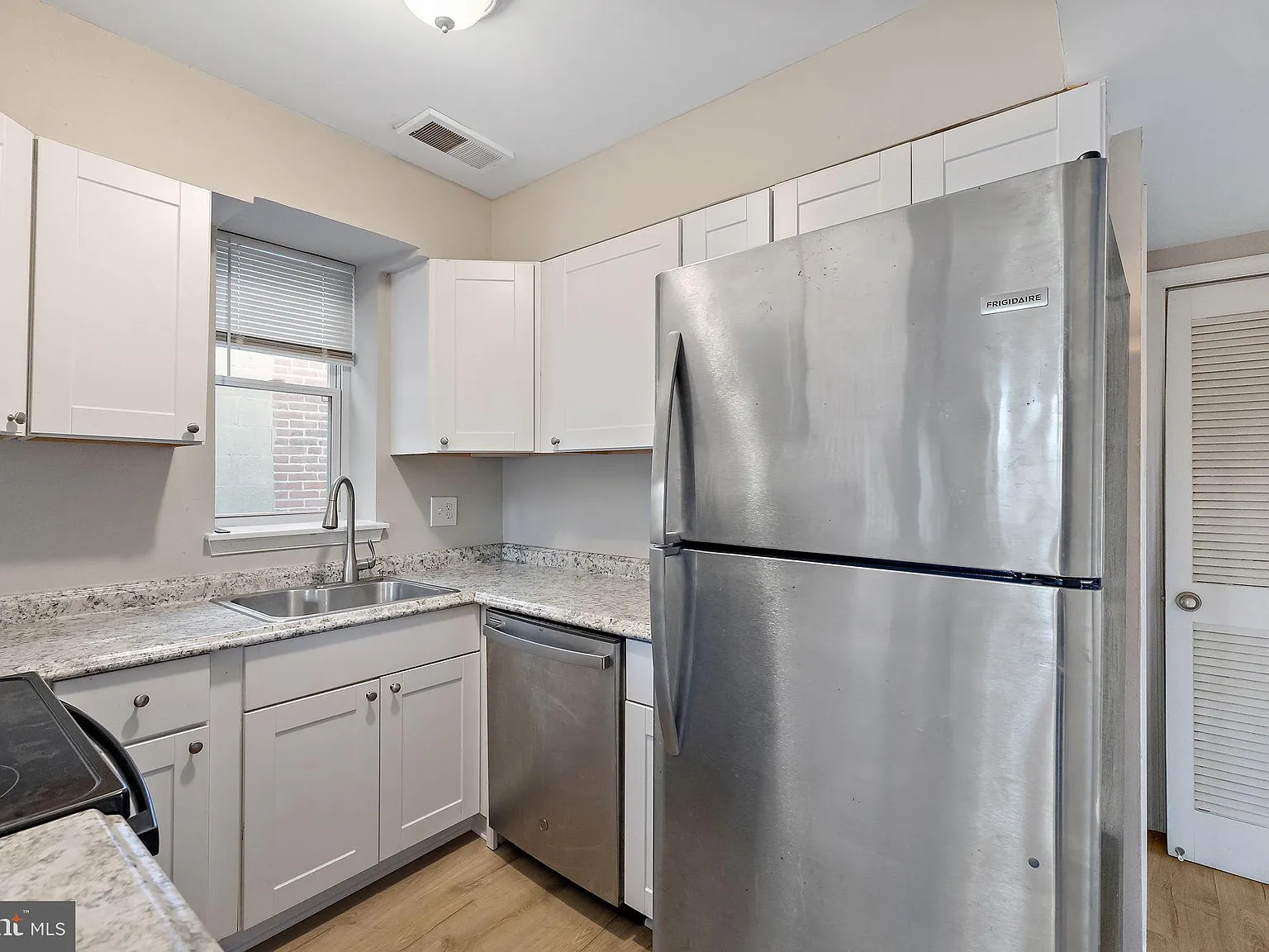 2 bed, 1.0 bath, 2250 sqft, $1,475 — Photo 3