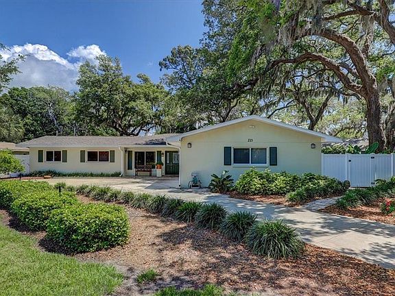 3rd image of 213 Palmetto Ln