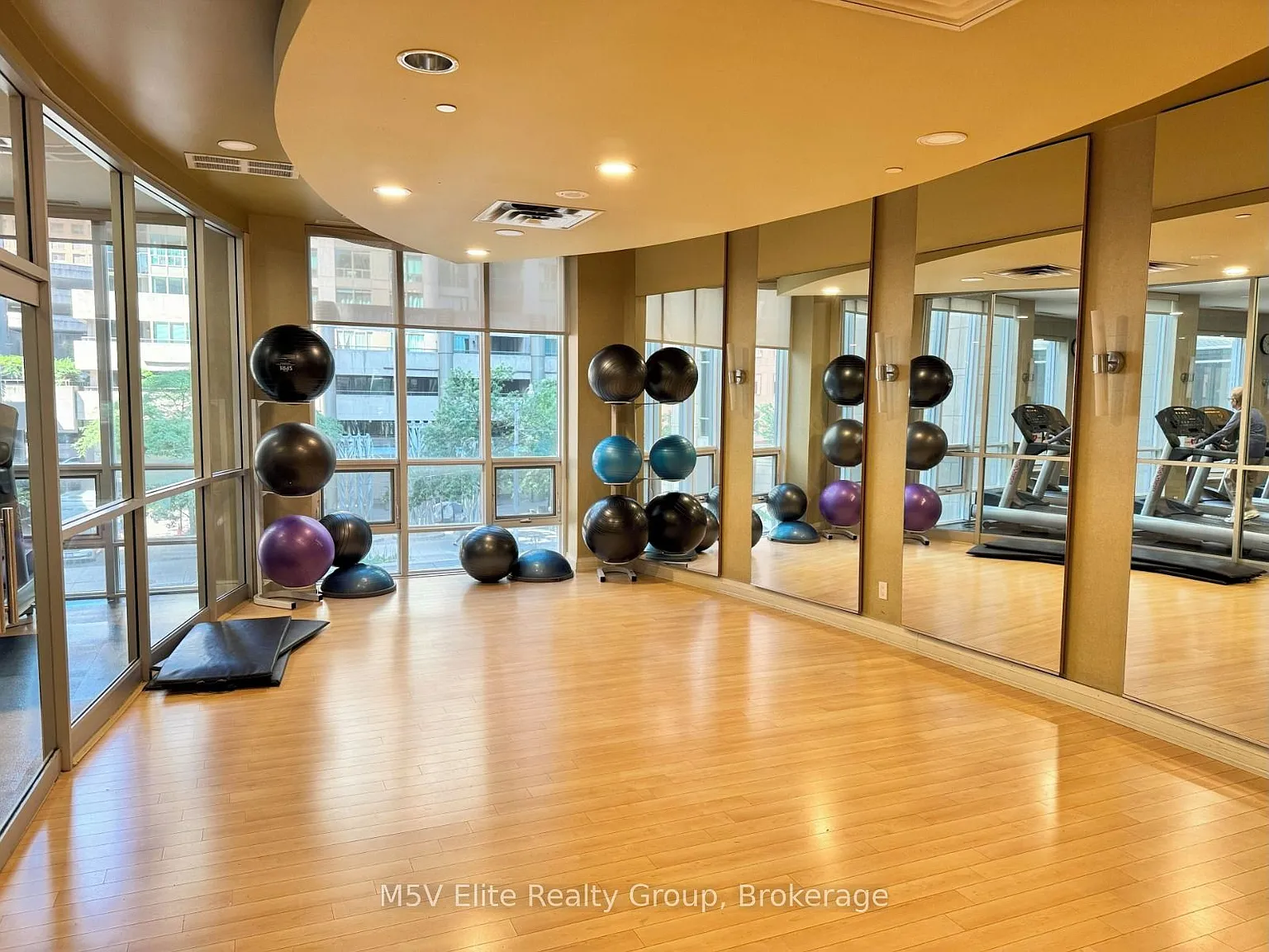 2 bed, $3,999 — Photo 4