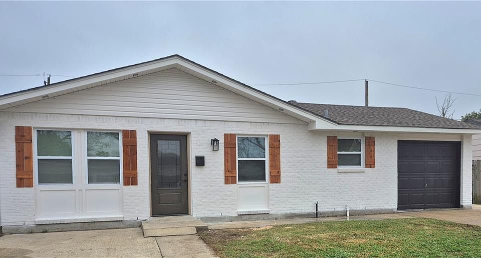 1st image of 320 Elmwood Dr