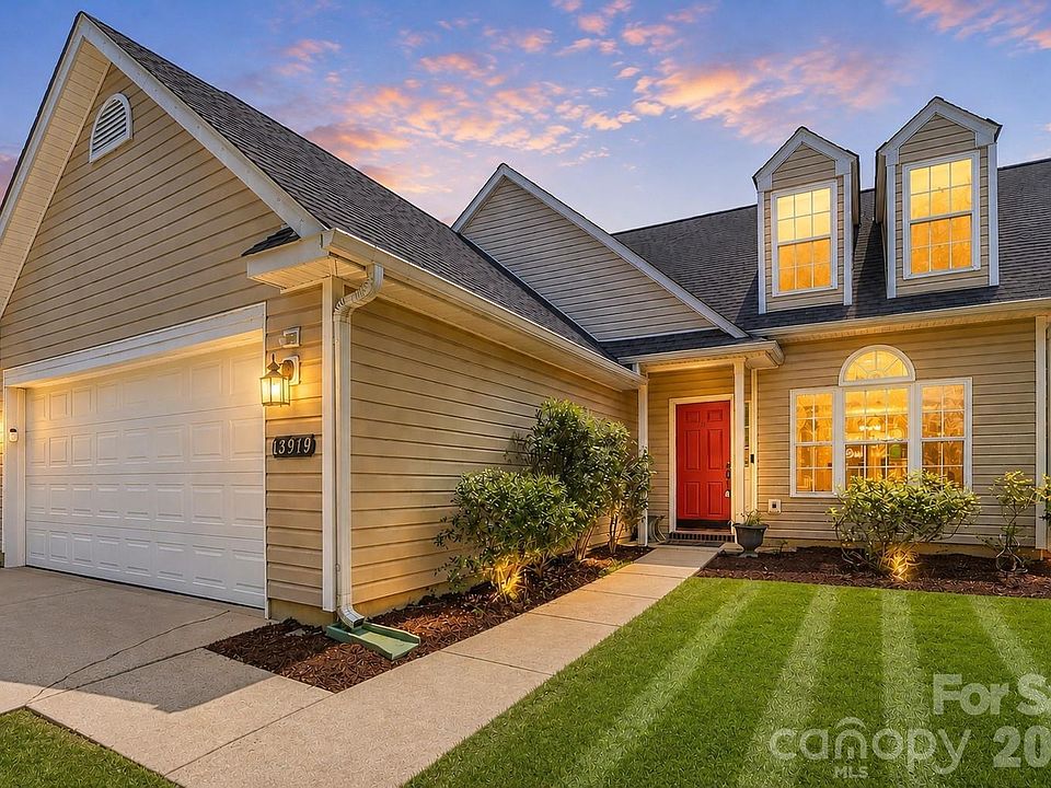1st image of 13919 Ballyshannon Ln