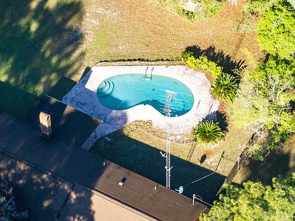 2nd image of 346 SW Brookwood Dr