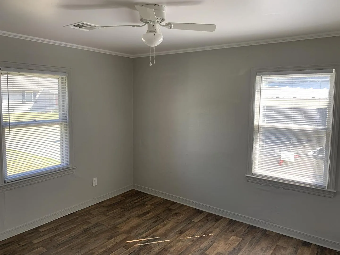 204 E Fairchild Dr — Photo 3
