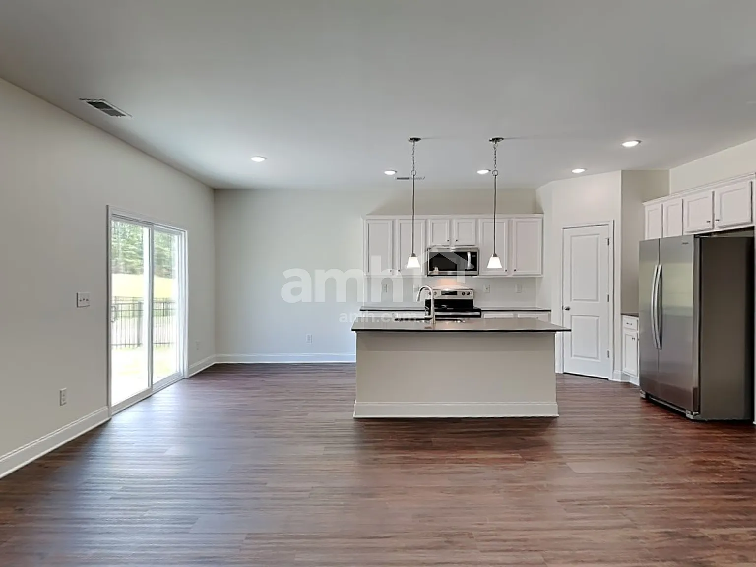 4 bed, 2.5 bath, 2297 sqft, $2,800 — Photo 4
