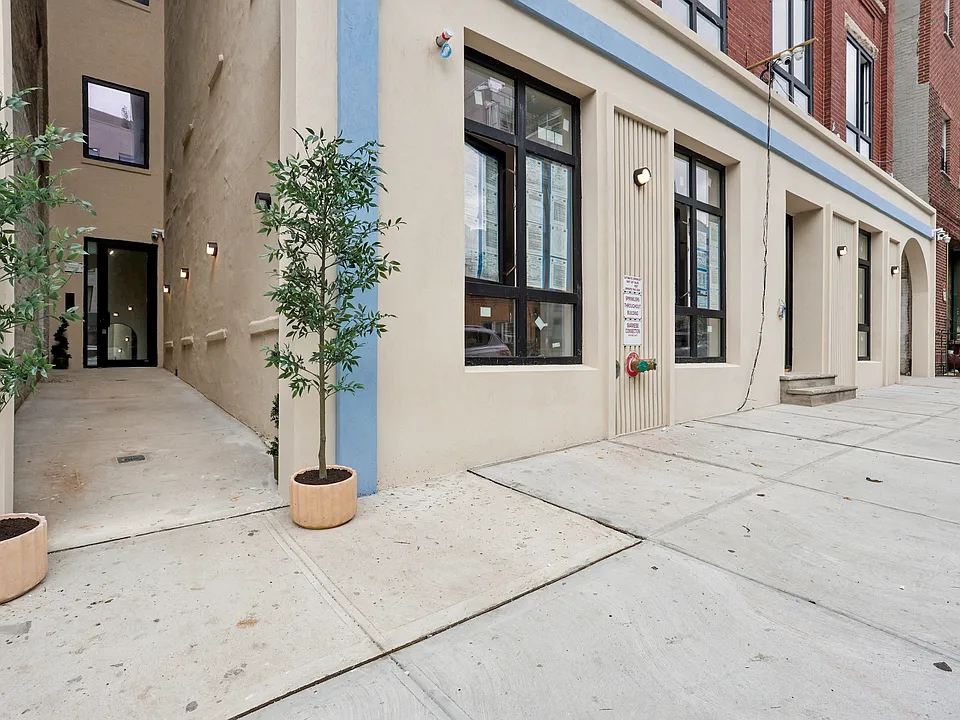 275 20th St #2G