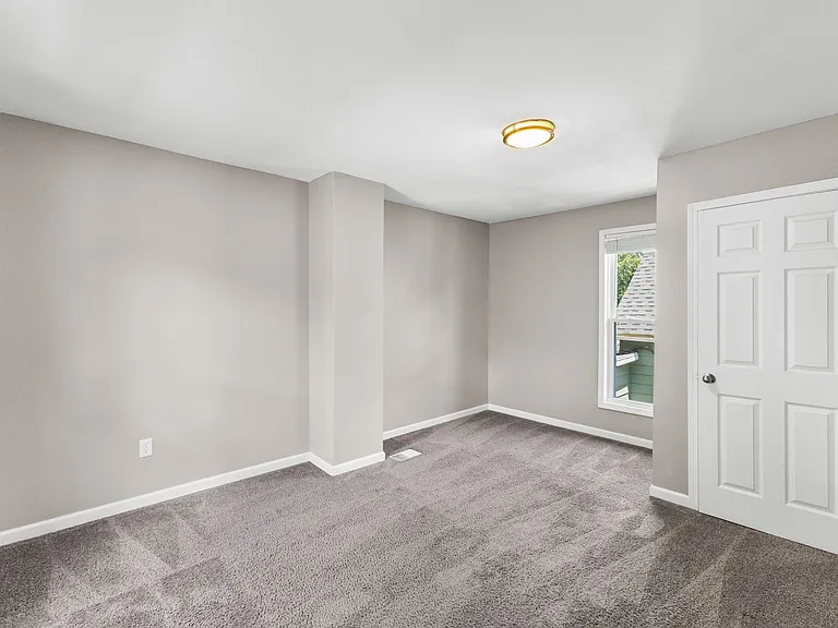 122 E Woodrow Ave — Photo 20