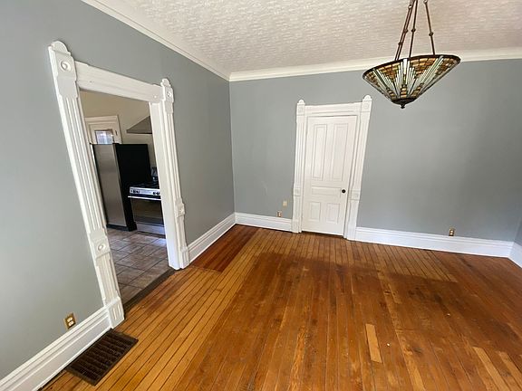 5th image of 924 S Westnedge Ave