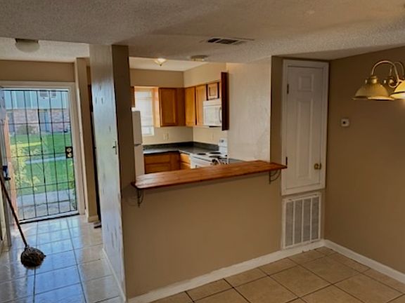 3rd image of 10711 Roger Dr APT A