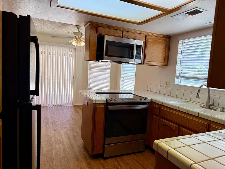 993 E Edgemont Dr — Photo 12