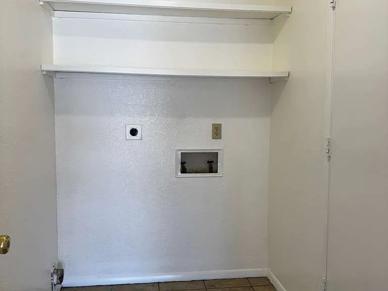 8417 Flint Ave — Photo 1