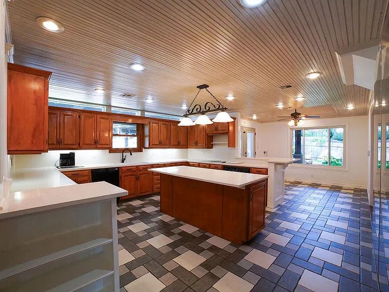 3069 Summit Dr — Photo 14