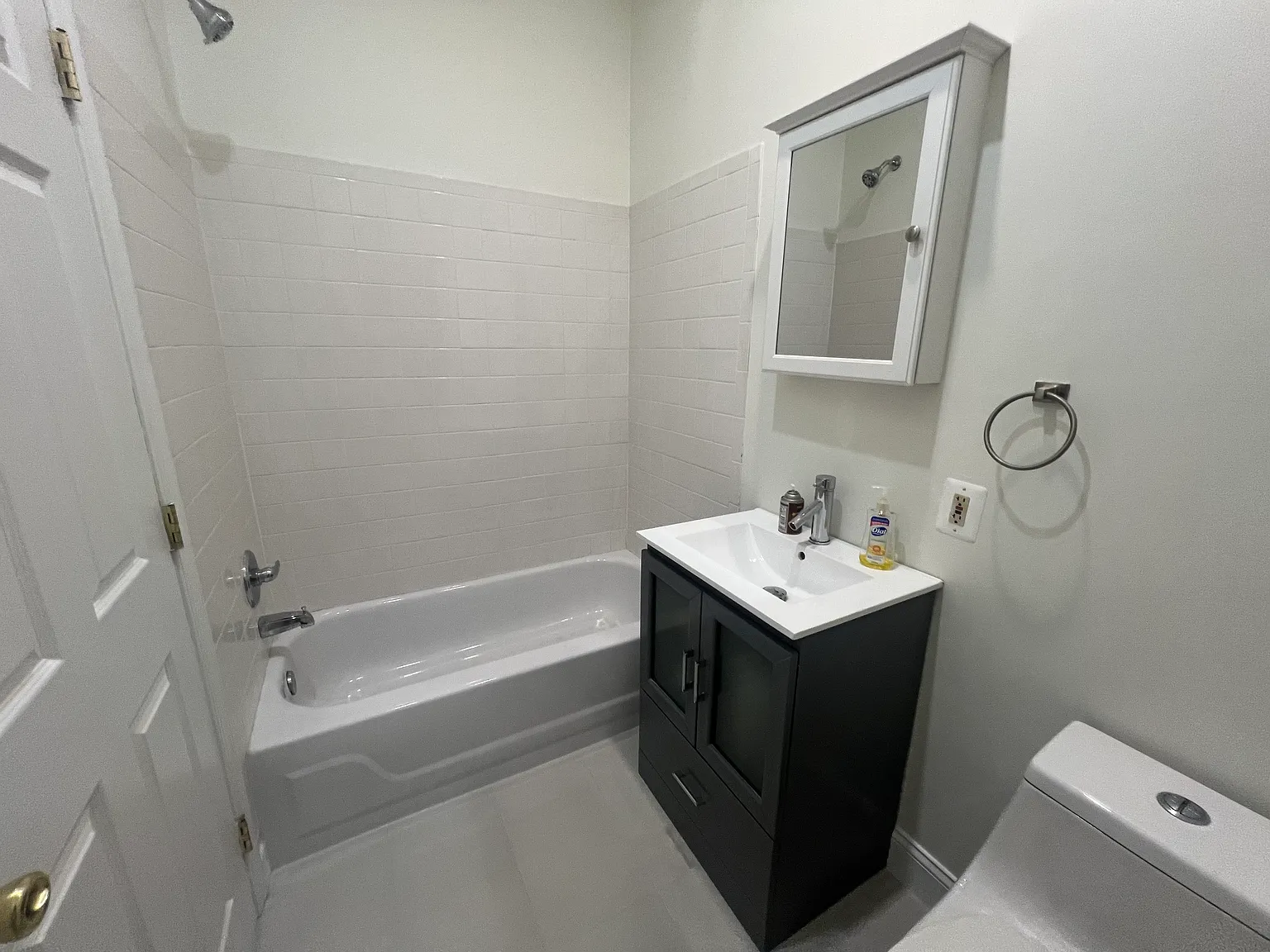 4 bed, 1.5 bath, 2200 sqft, $4,000 — Photo 4