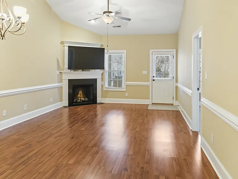 1624 Brook Hollow Dr #1-B — Photo 2