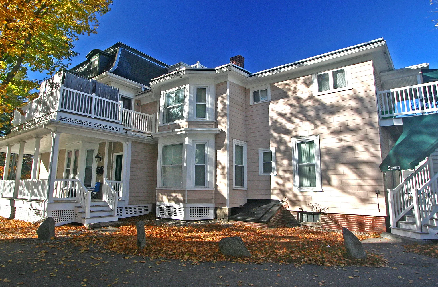611 Central — Photo 3