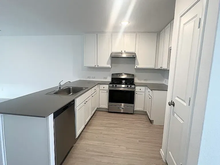 4 bed, 1627 sqft, $1,600 — Photo 3